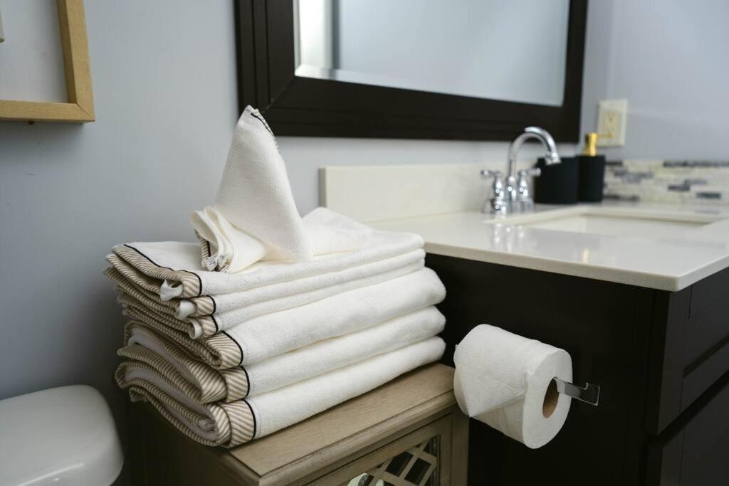 Downtown King Suite-Surround Views-Pool/Gym/Parkng Vancouver Eksteriør bilde